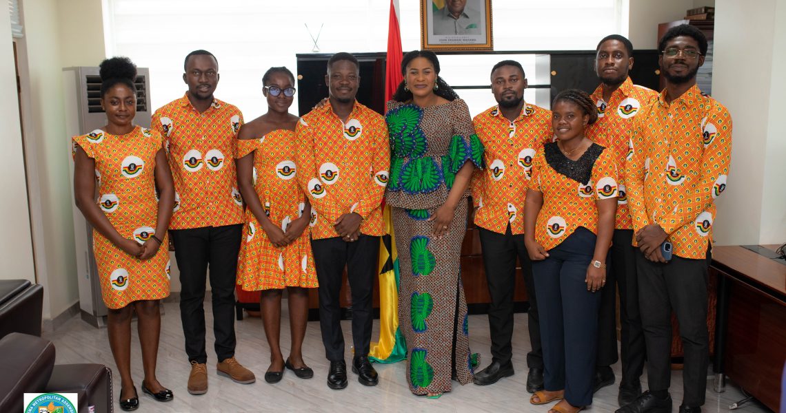 YOUTH IN NATIONAL SERVICE PAY COURTESY CALL ON MAYOR EBI BRIGHT.
